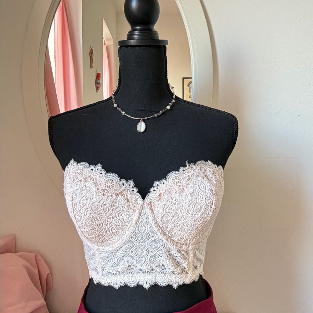 VS Elegant Lace Bralette in Cream